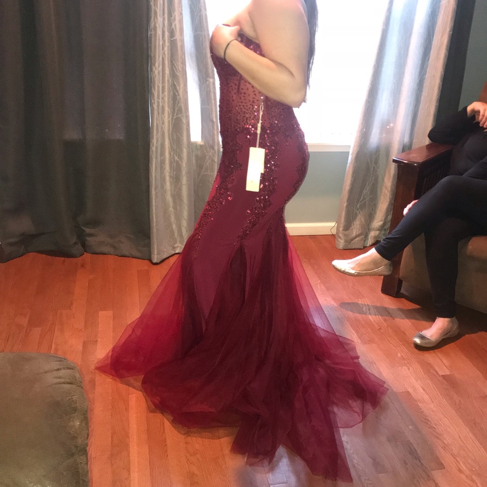 PROM DRESS FOR SALE! - Picture 3 of 5